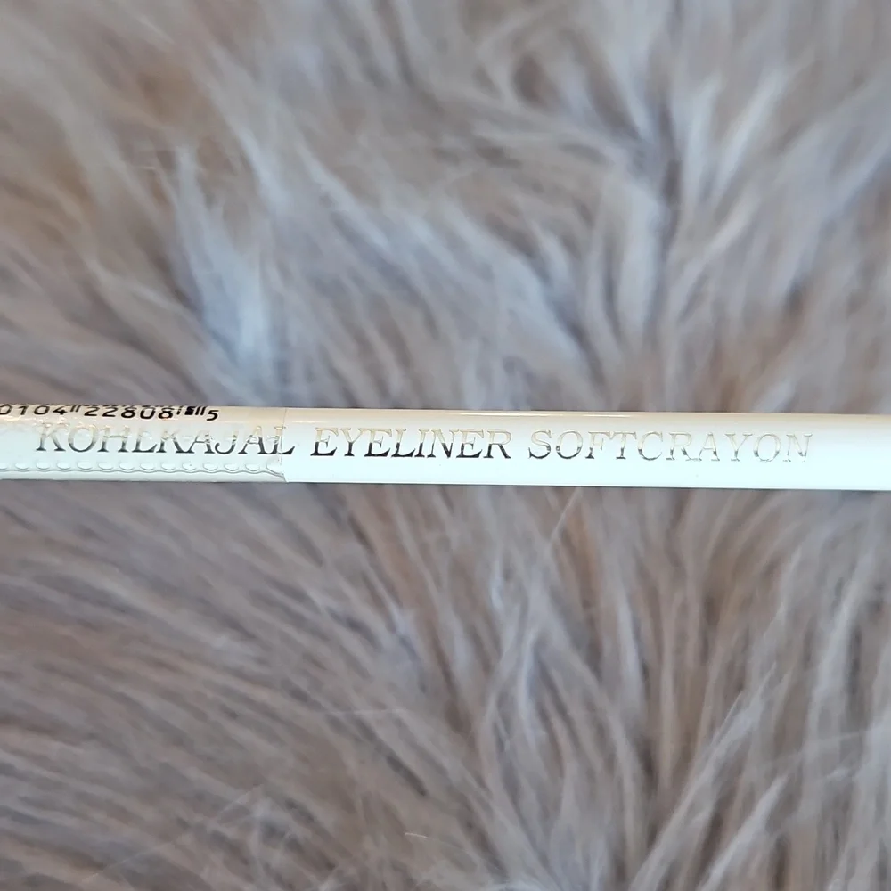 🆕️Love My Eyes Kohl-Kajal Eye Liner Soft Crayon 808 White